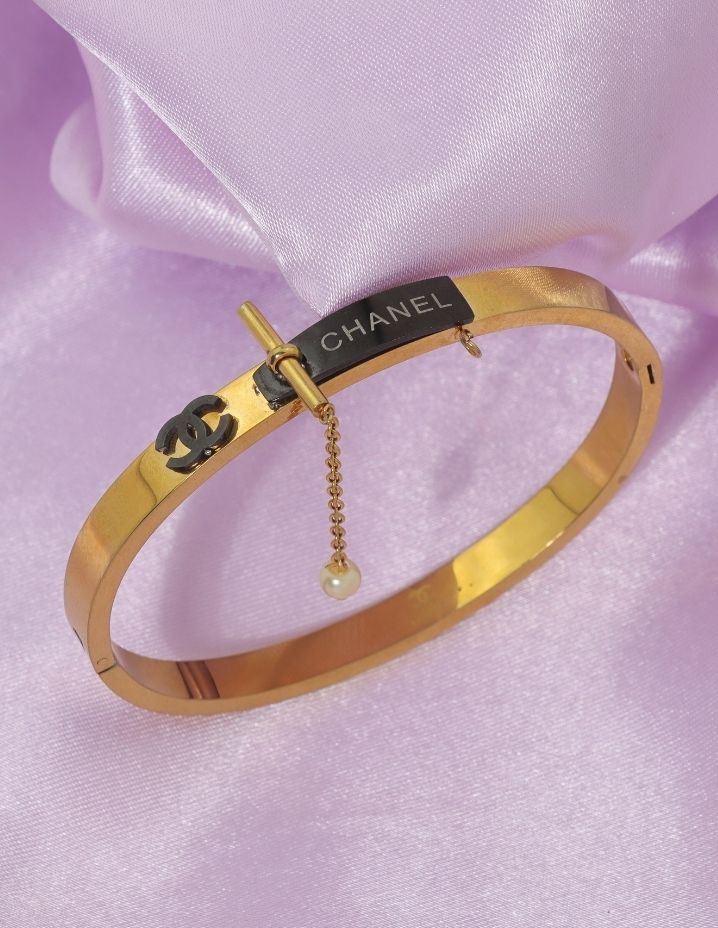 Designer Gold Polish Bracelet