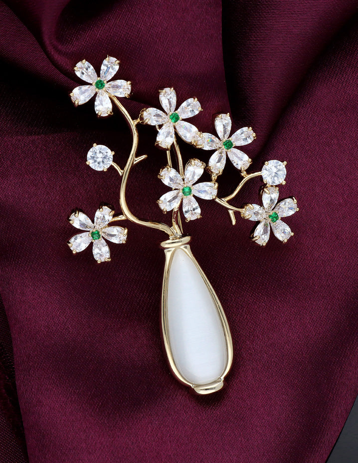 Zirconia Gold Polish Saree Pin