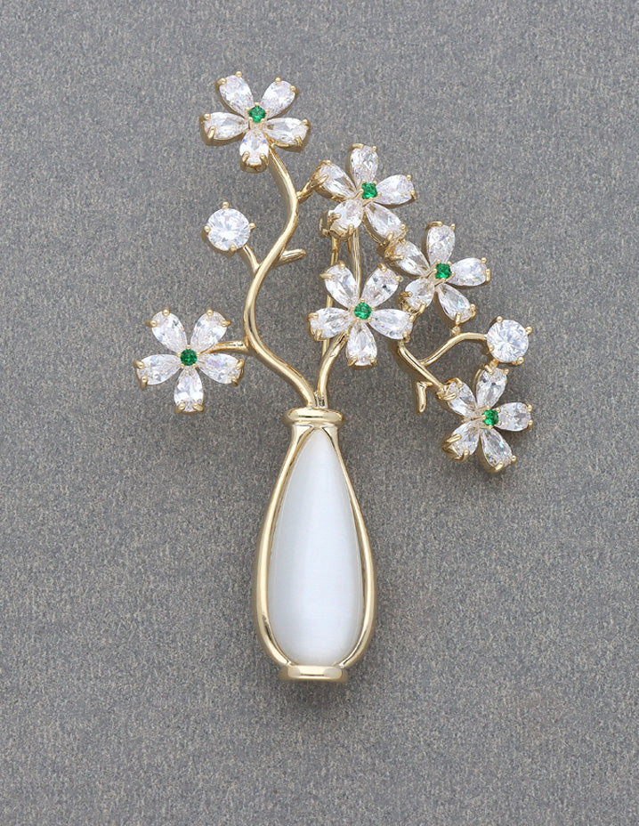 Zirconia Gold Polish Saree Pin