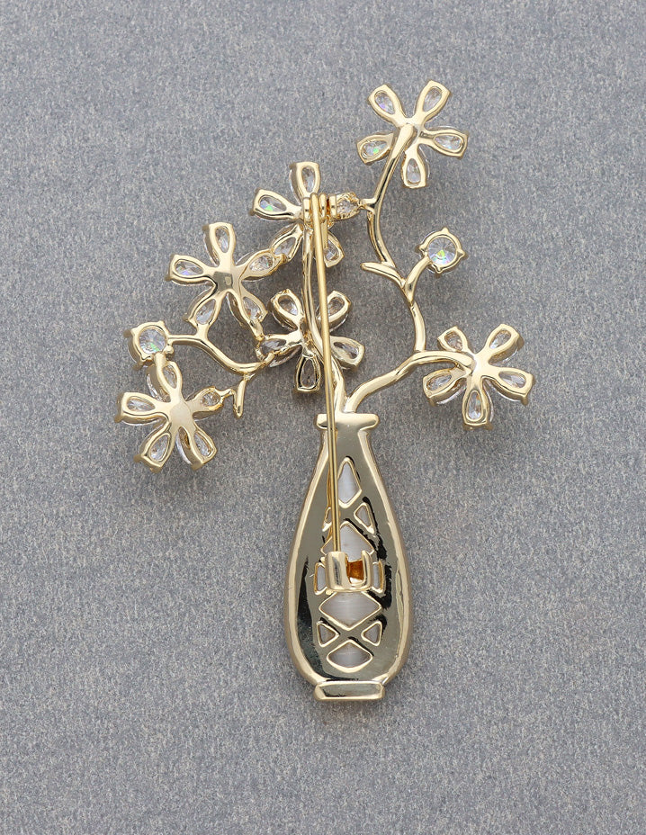 Zirconia Gold Polish Saree Pin