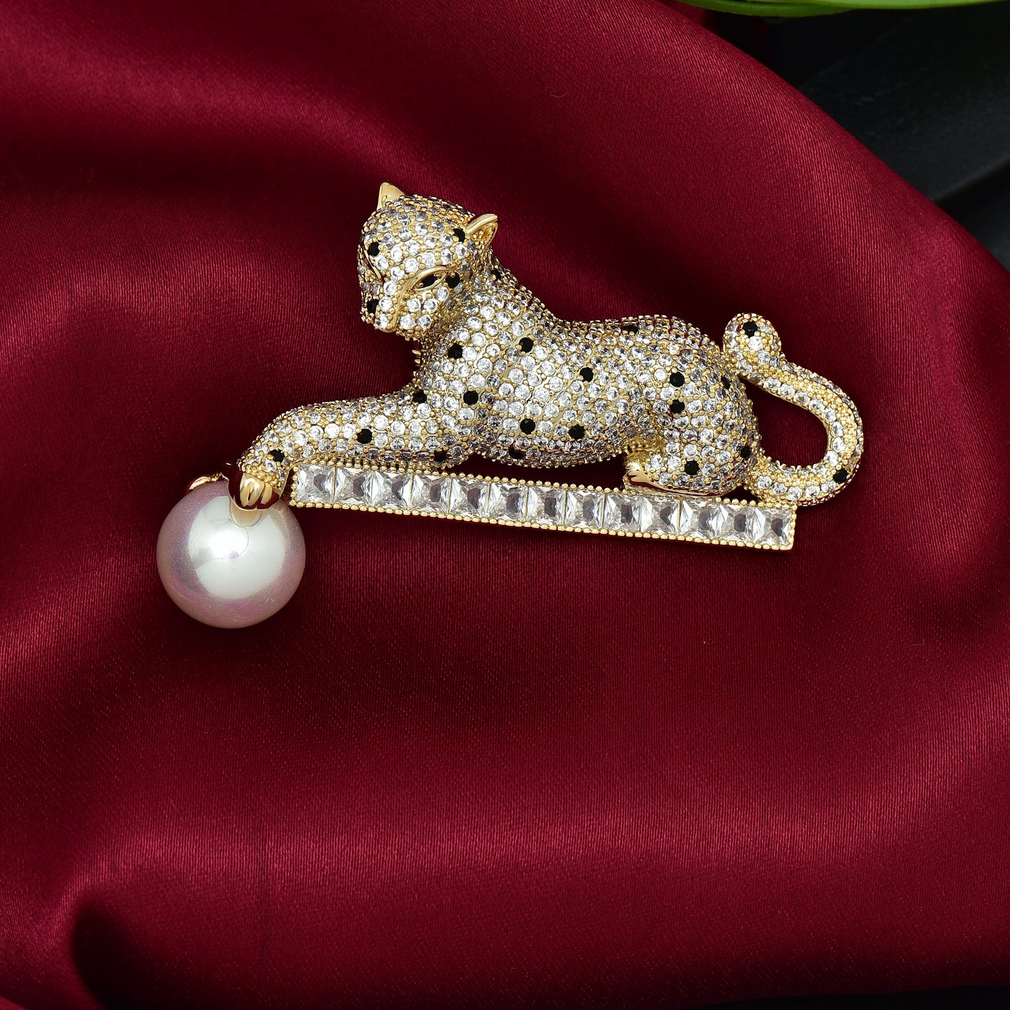Zirconia Tiger Pattern Gold Polish Saree Pin