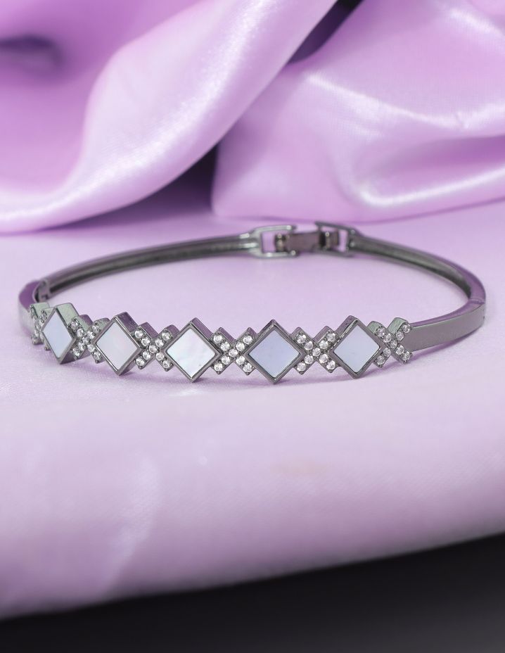 Designer MOP Black Polish Bracelet
