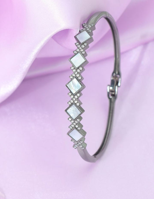 Designer MOP Black Polish Bracelet